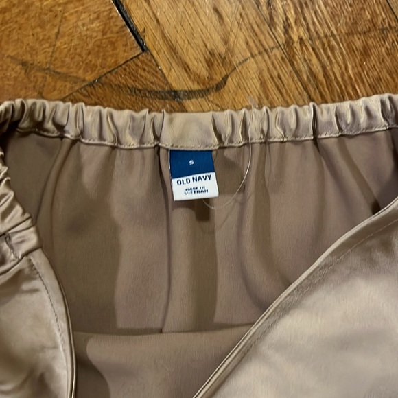 Old Navy high waisted satin mid slip skirt - Picture 3 of 5